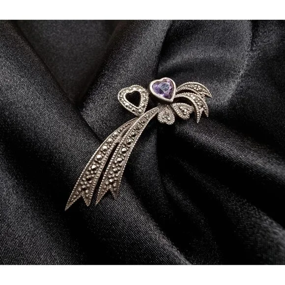Vintage Sterling Silver 925 Marcasite Bow Brooch With Amethyst Heart Gemstone - Picture 2 of 5